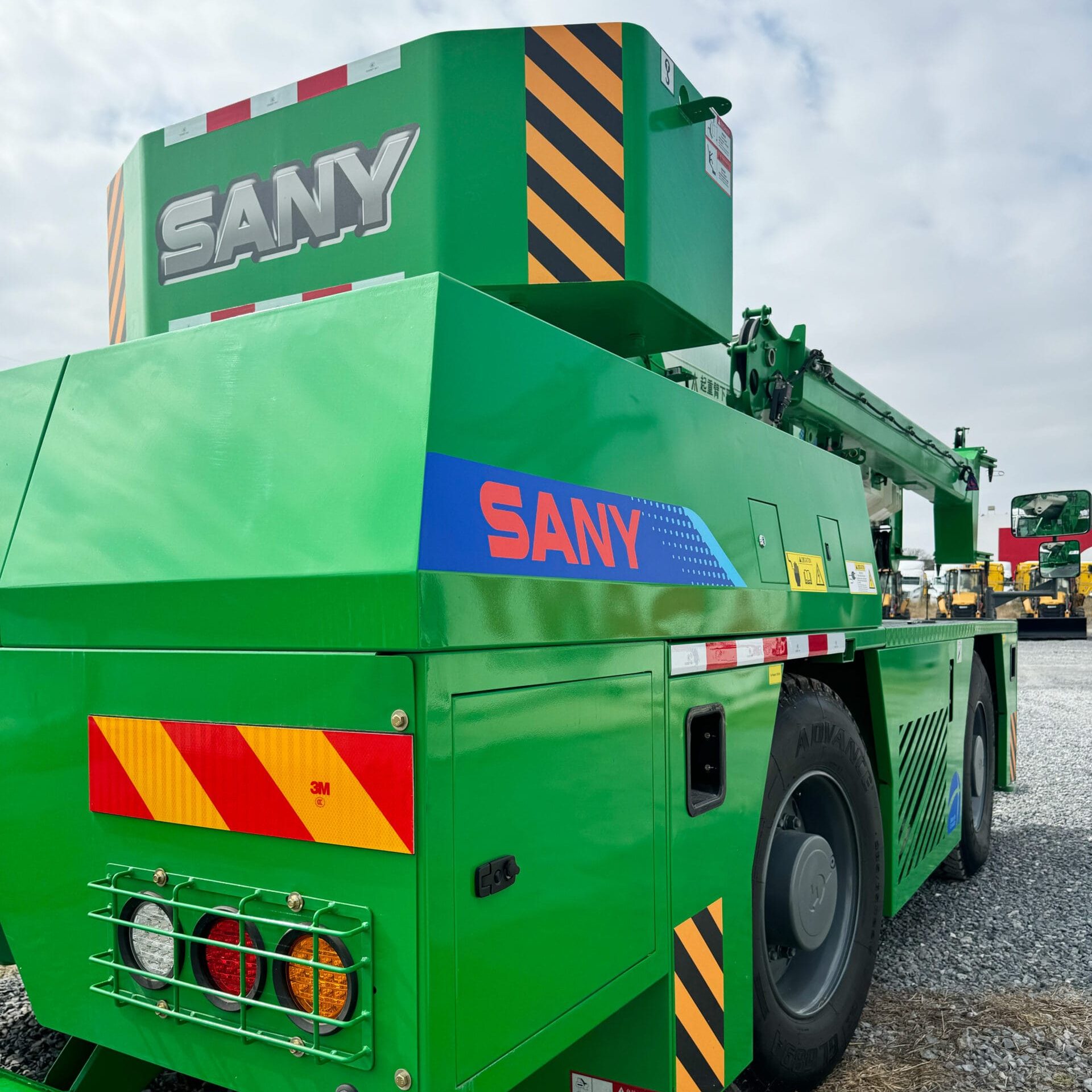 SIC130EV – Grúa Rough Terrain 13.6T - Image 3